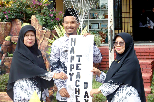 Peringatan ke Tujuh Puluh Sembilan Tahun Sang Pembangun Insan Cendikia
