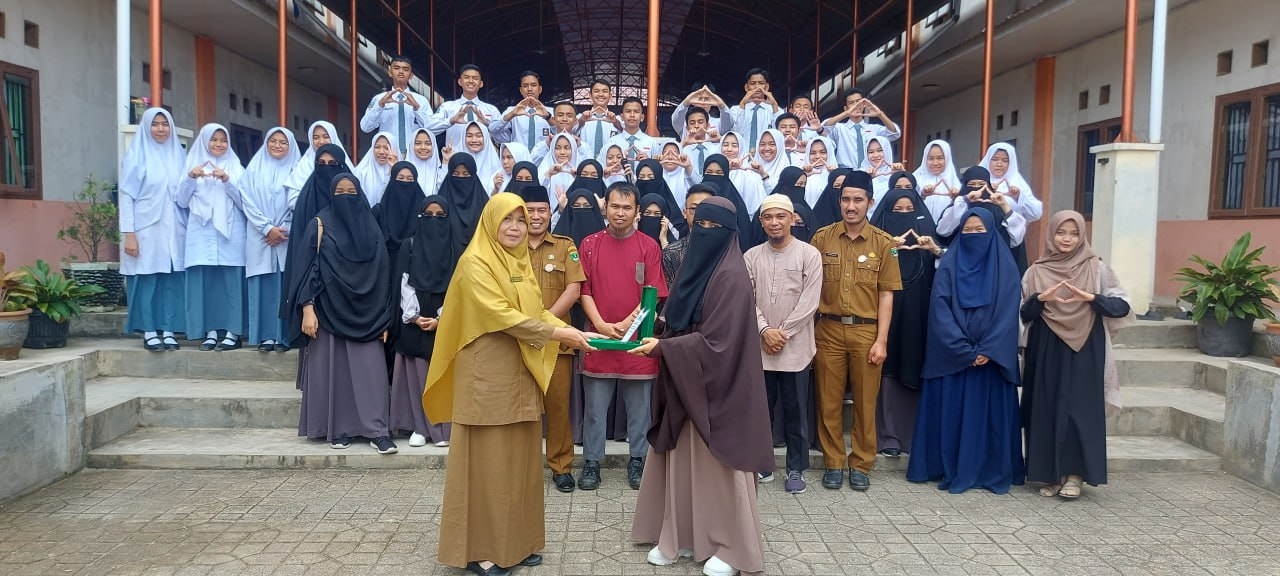 SMA Dar El Iman Kunjungi SMA N 2 Sumbar untuk Studi Tiru kegiatan OSIS